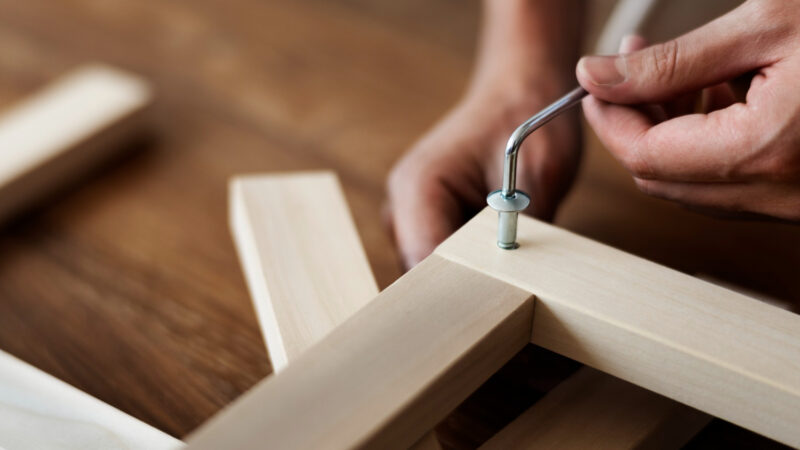 Montare mobili IKEA: trucchi e attrezzi per studenti