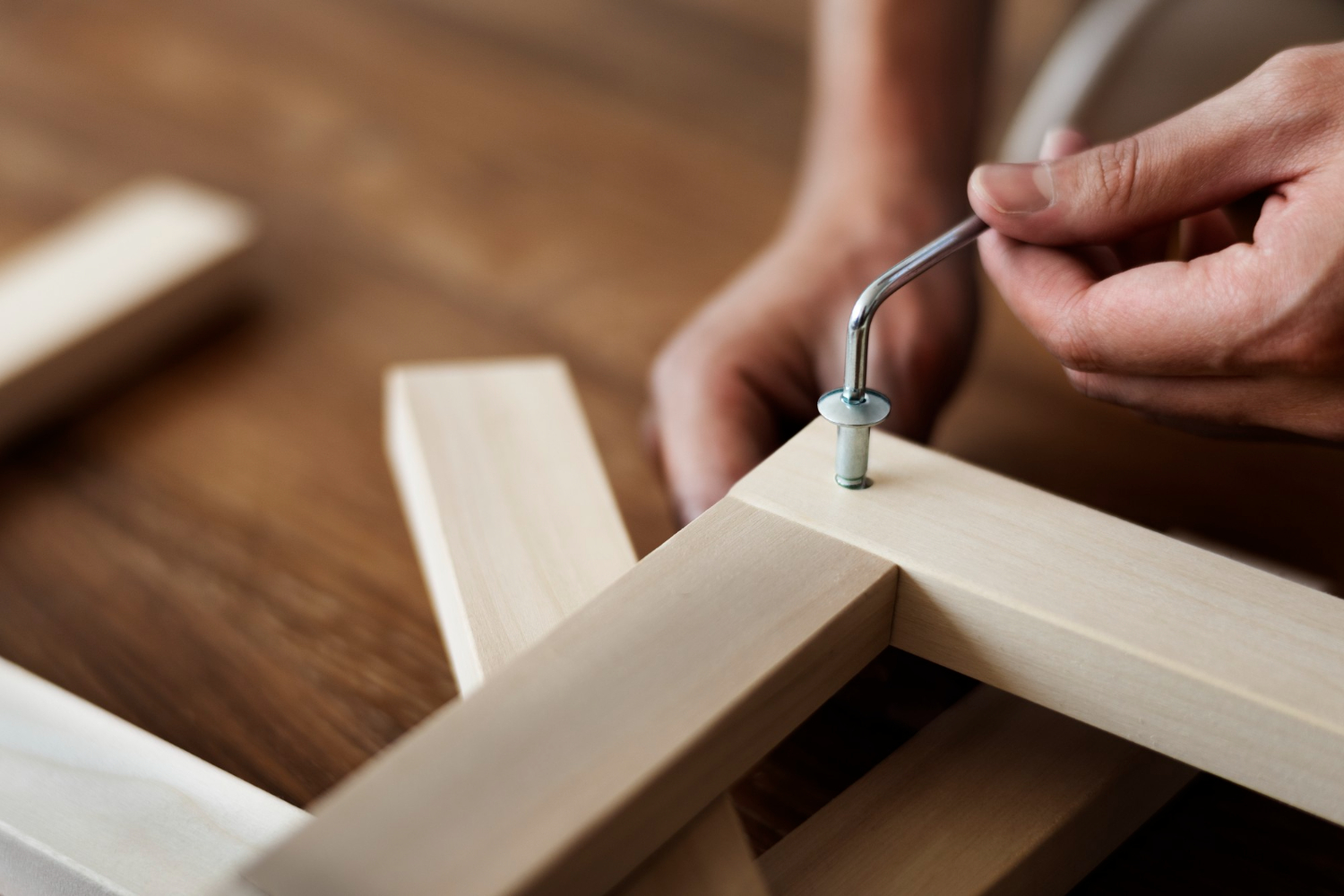 Montare mobili IKEA: trucchi e attrezzi per studenti