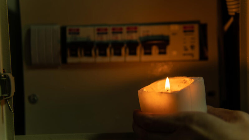 Salta la luce in tutta la casa: cosa fare subito?
