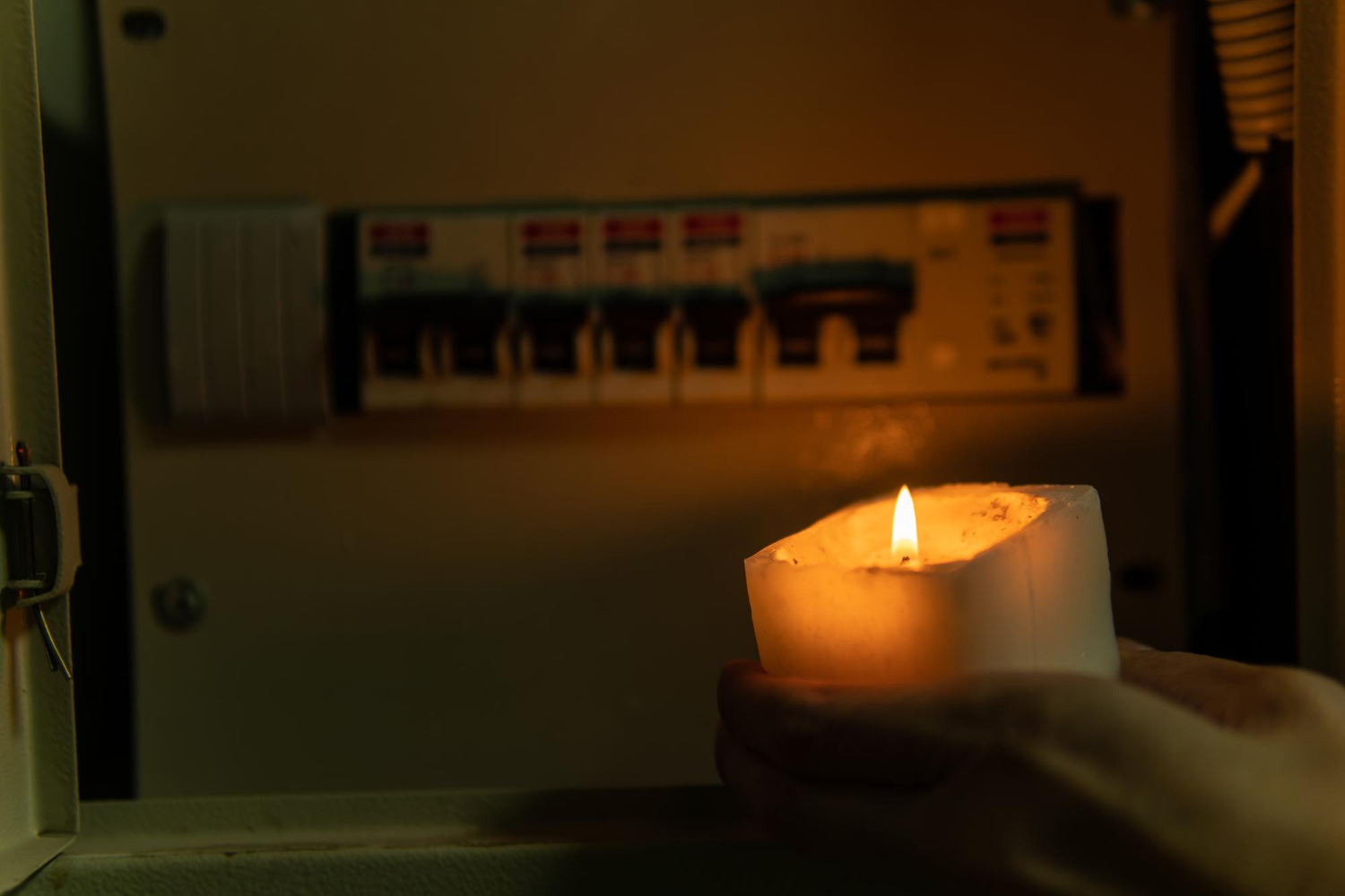 Salta la luce in tutta la casa: cosa fare subito?